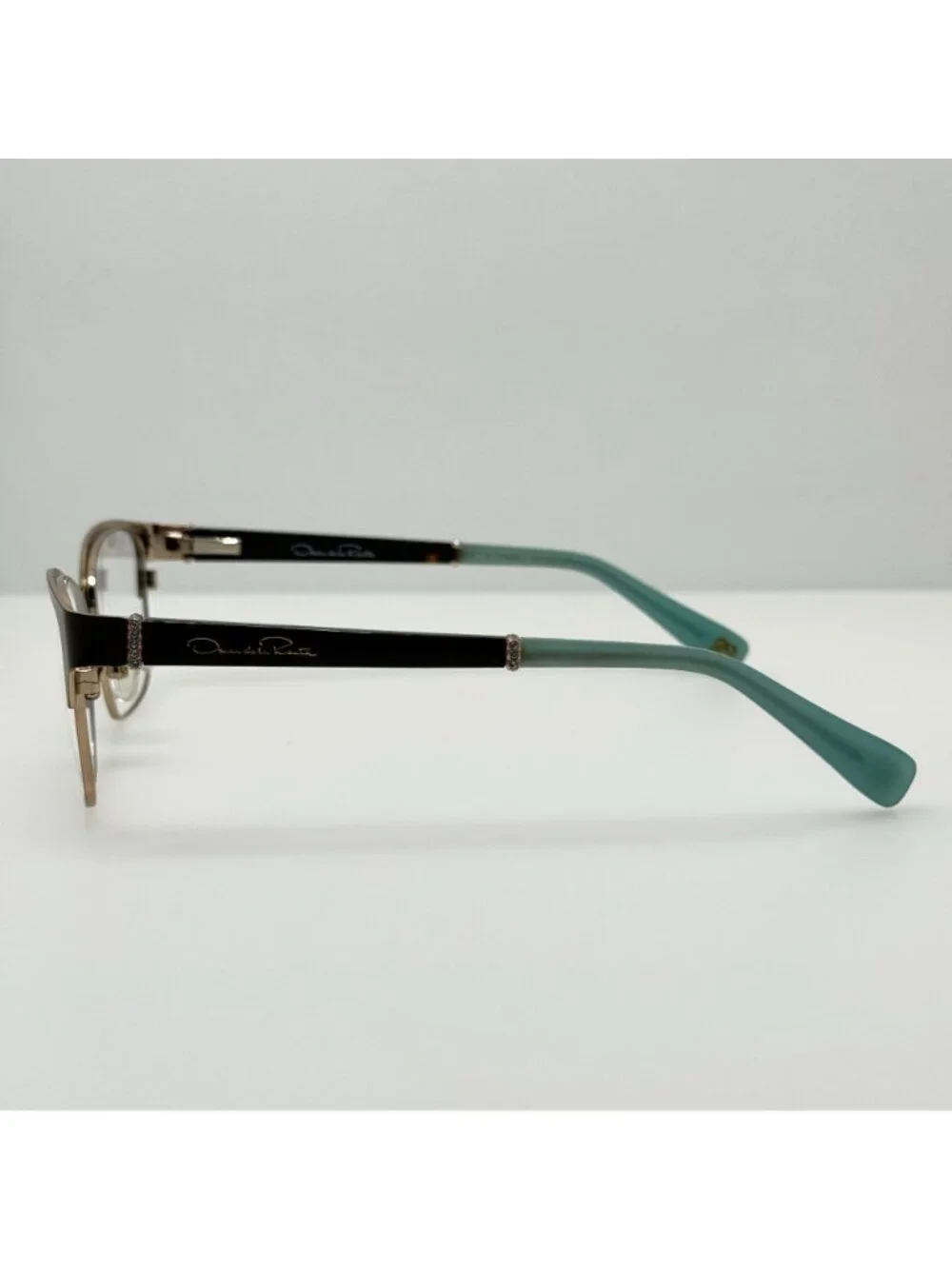 Oscar de la Renta lenses are